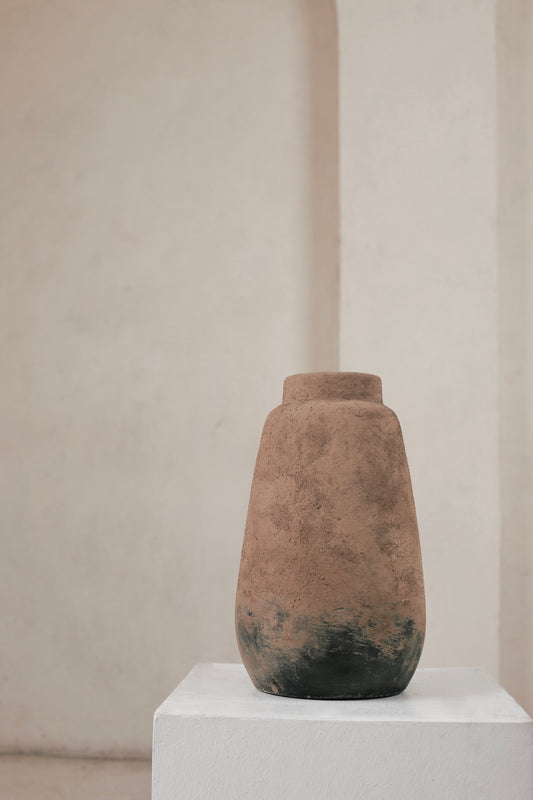 Aged Vase (Lakbay)