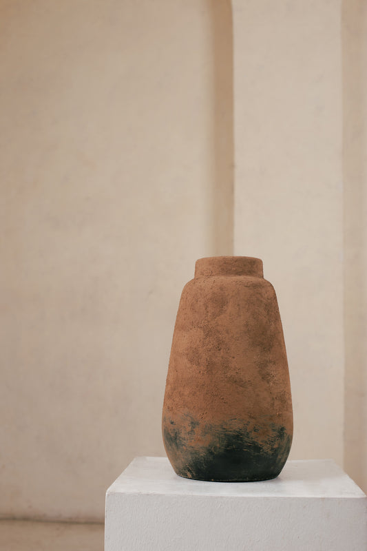Aged Vase (Lakbay)