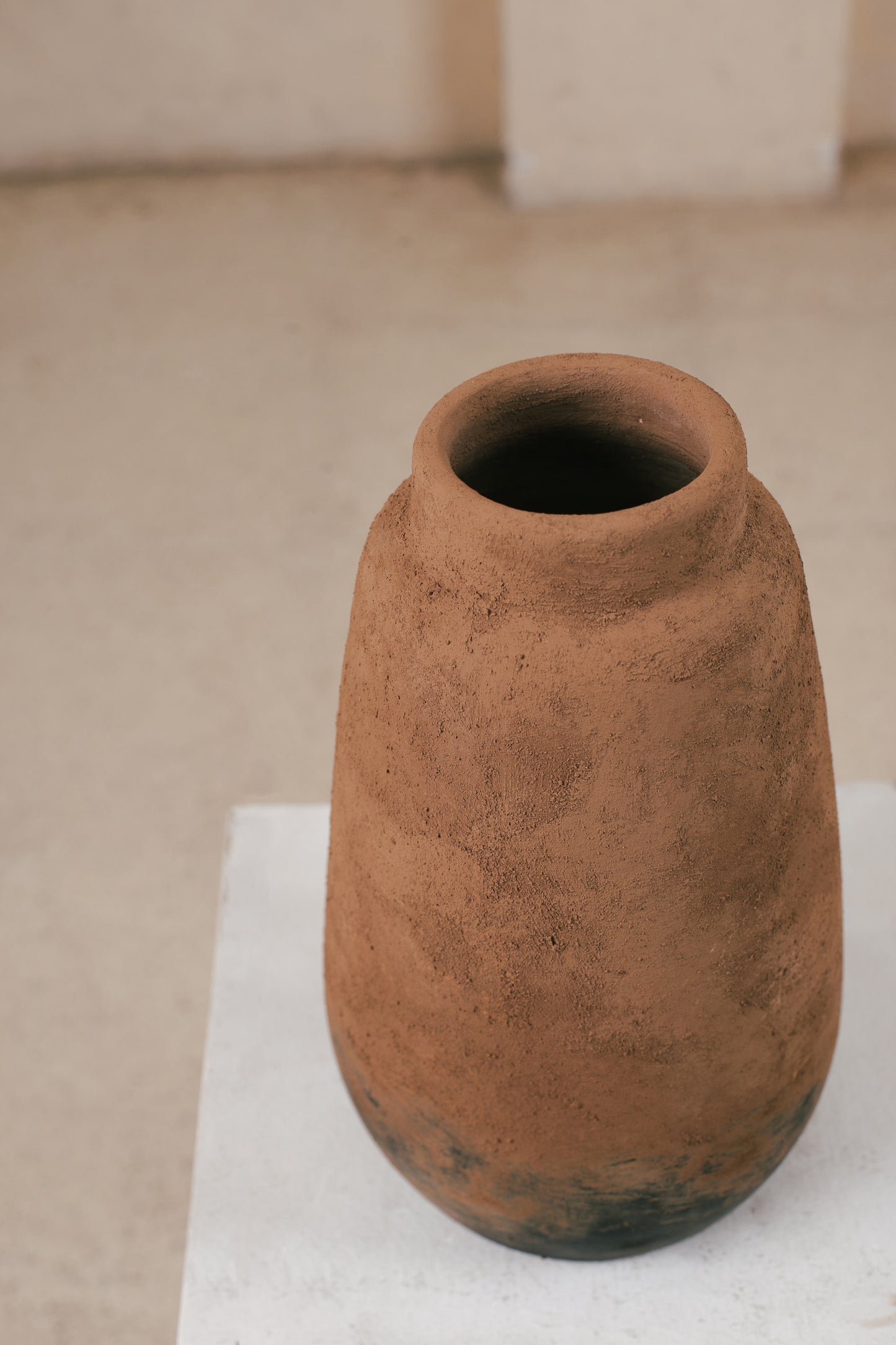 Aged Vase (Lakbay)